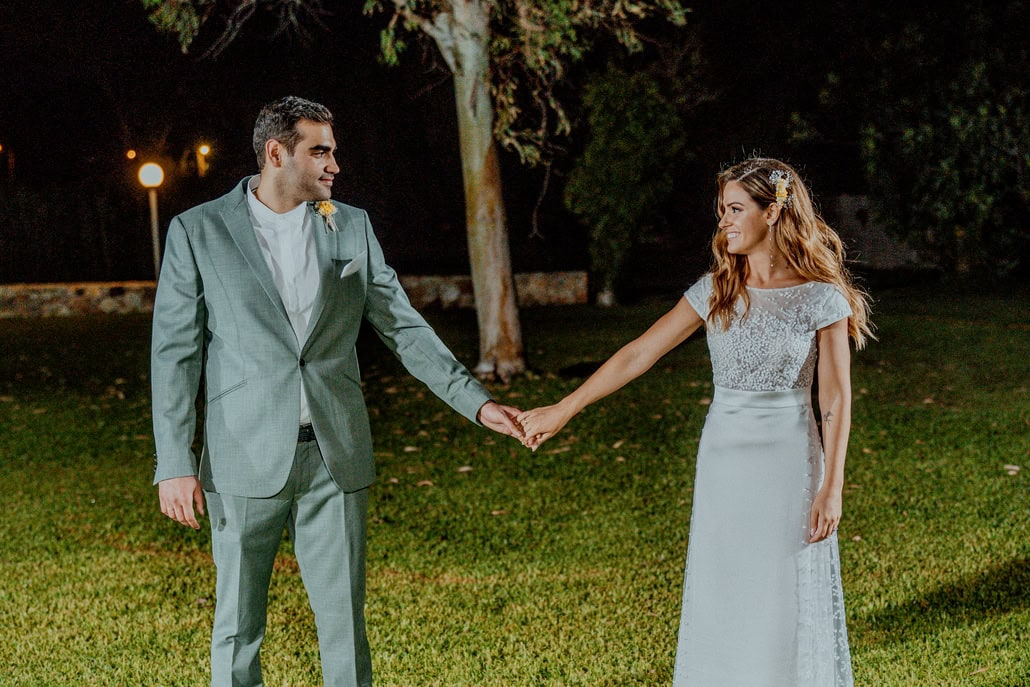 Rustic γάμος με αρωματικά φυτά και αγαπημένα κυθηραϊκά λουλούδια | Σταματίνα & Κωνσταντίνος