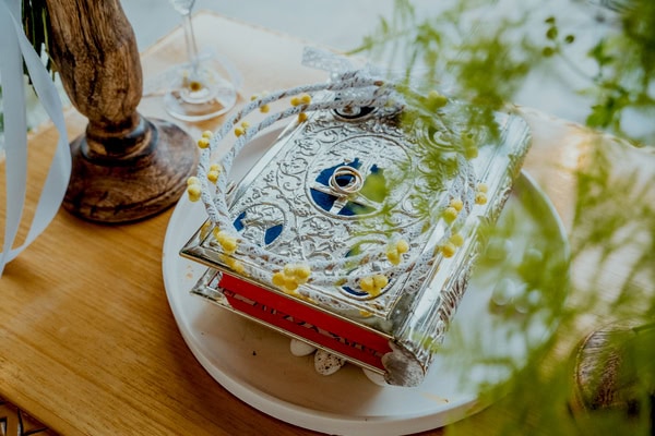 Rustic Wedding With Herbs And Cytherean Flower Decor