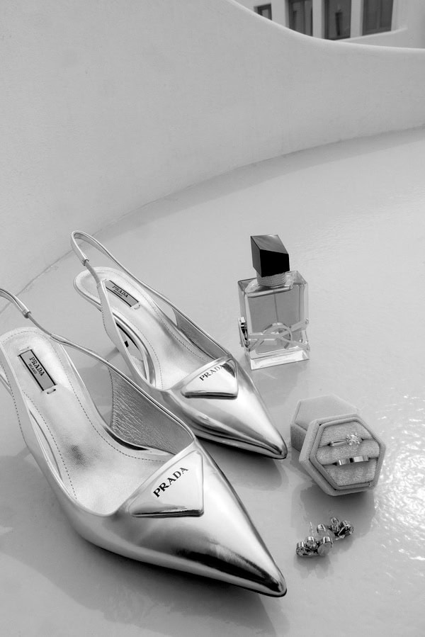 Spring Wedding With Chic Details In Santorini