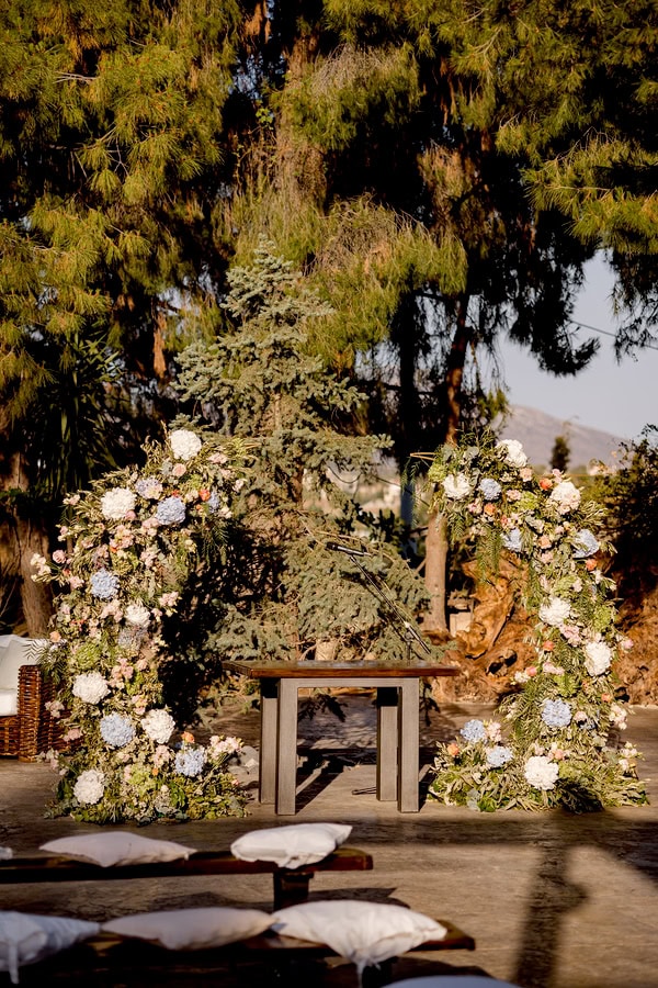 Chic Wedding With Pastel Flowers And Golden Details Ktima Kleopatra