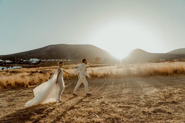 Destination γάμος στην Πάρο με boho λεπτομέρειες και καλοκαιρινή διάθεση | Paoula & Tony