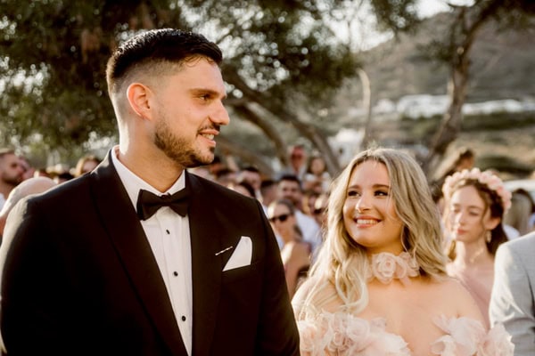 Ρομαντικός καλοκαιρινός γάμος στη Νάξο με ορχιδέες και chic λεπτομέρειες | Αθανασία & Παναγιώτης