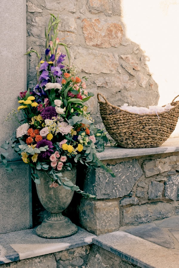 Romantic Wedding Chios Colorful Flowrs