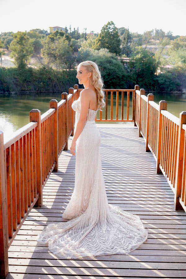Romantic Wedding In Thessaloniki With Wonderful Next Day Photoshoot By The Lake