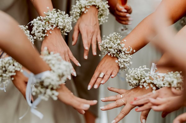 Romantic Wedding With White Roses And Rustic Chic Details
