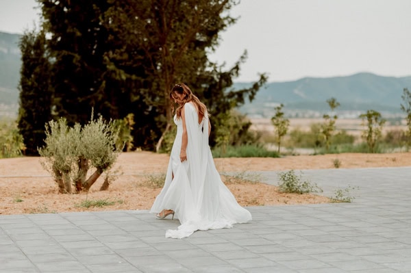 Romantic Wedding With White Roses And Rustic Chic Details