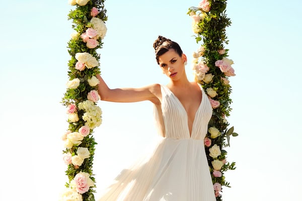 Soft glam bridal makeup by Efi Filitsi we completely adore!