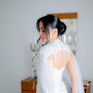 Καλοκαιρινός γάμος στο Αγρίνιο με λευκές ορτανσίες και τριαντάφυλλα | Γιώτα & Νίκος