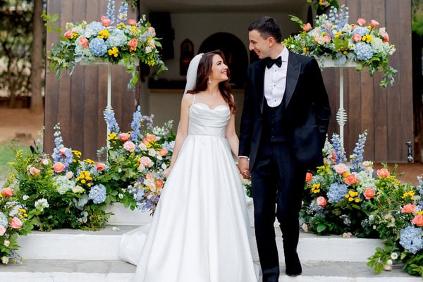 Vibrant αποχρώσεις και floral διακόσμηση σε έναν ρομαντικό φθινοπωρινό γάμο | Δέσποινα & Παναγιώτης