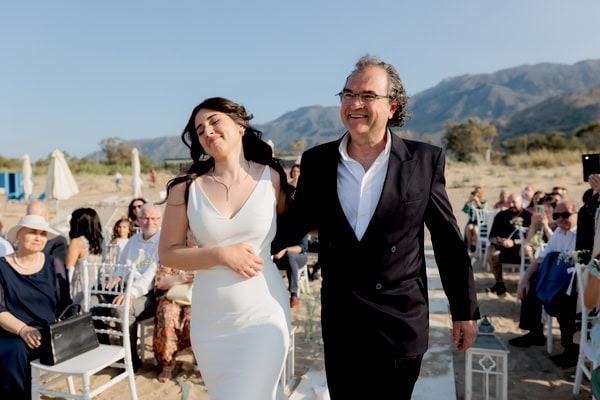 Beach Minmal Chic Wedding In Spring