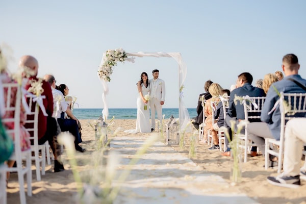 Beach Minmal Chic Wedding In Spring