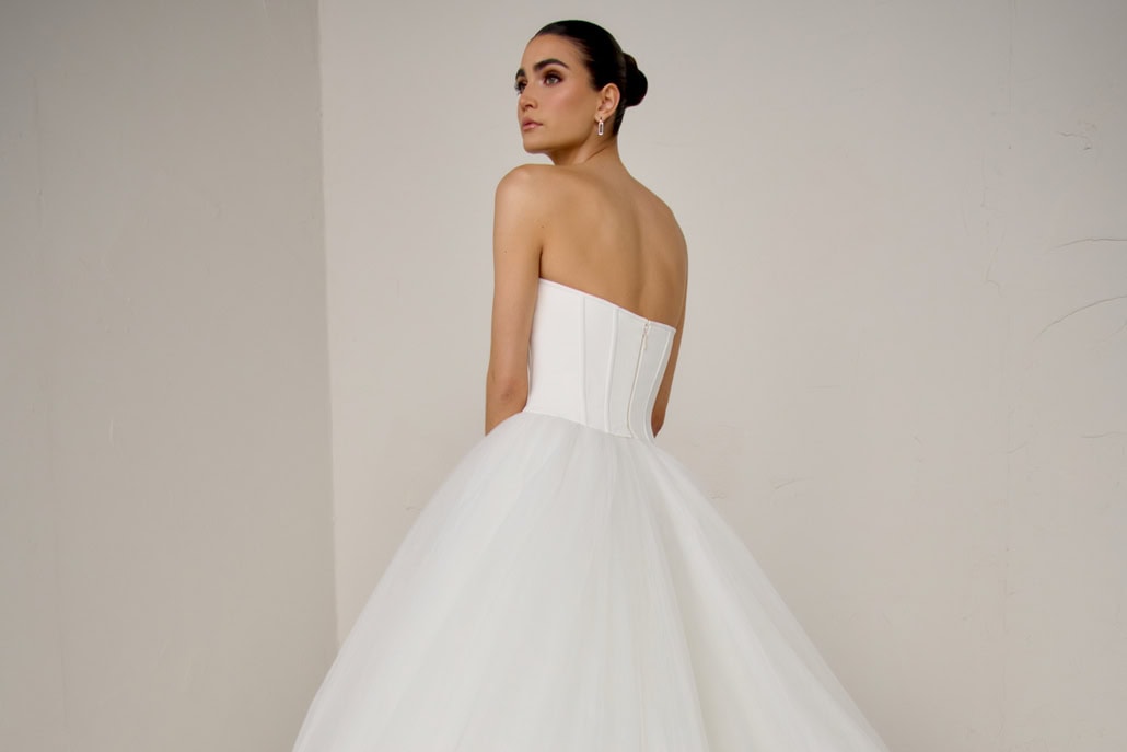 Νυφικά που ξεχωρίζουν: η Justin Alexander Signature παρουσιάζει τη συλλογή «Gilded Form» για την Άνοιξη/Καλοκαίρι 2026