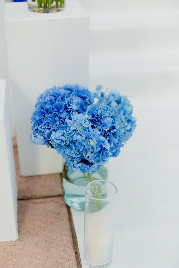 Minimal Chic Wedding With Blue Details And Flowers