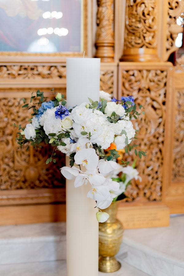 Minimal Chic Wedding With Blue Details And Flowers