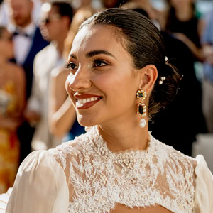 Ένας naturally chic γάμος στην Κύθνο με λευκά τριαντάφυλλα και ευκάλυπτο | Έλενα & Χάρης