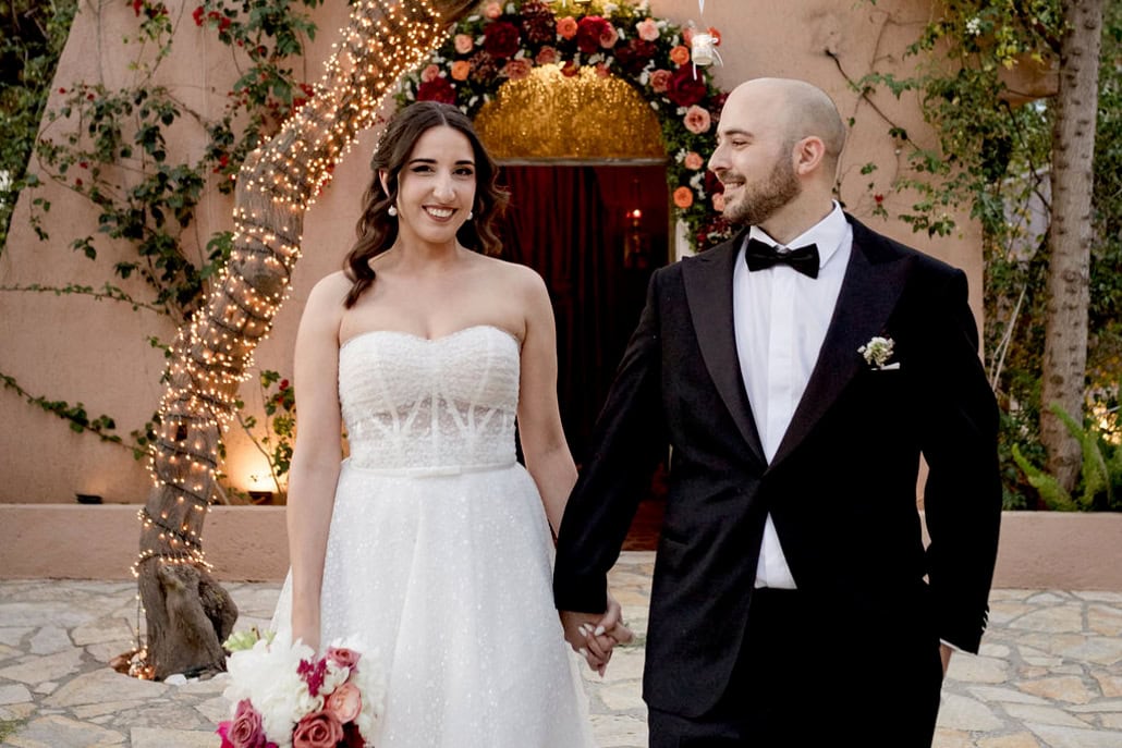 Ρομαντικός ανοιξιάτικος γάμος στο Κτήμα Κλεοπάτρα με αποχρώσεις του μπορντό και του ροζ | Φανή & Κωνσταντίνος