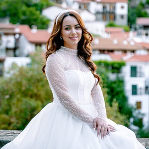 Ρομαντικός ανοιξιάτικος γάμος στη Λευκωσία με έντονες αποχρώσεις του κόκκινου και εντυπωσιακή διακόσμηση | Ελένη & Παύλος