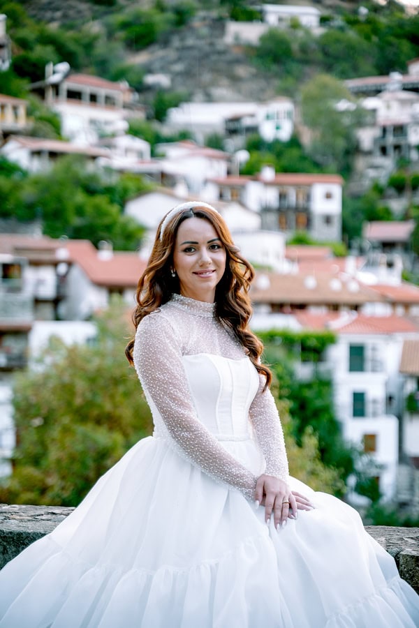 Romantic Spring Wedding In Nicosia With Red Tones And Stunning Decoration