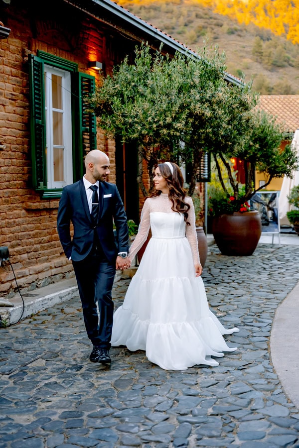 Romantic Spring Wedding In Nicosia With Red Tones And Stunning Decoration