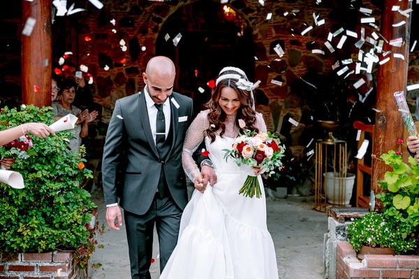 Romantic Spring Wedding In Nicosia With Red Tones And Stunning Decoration