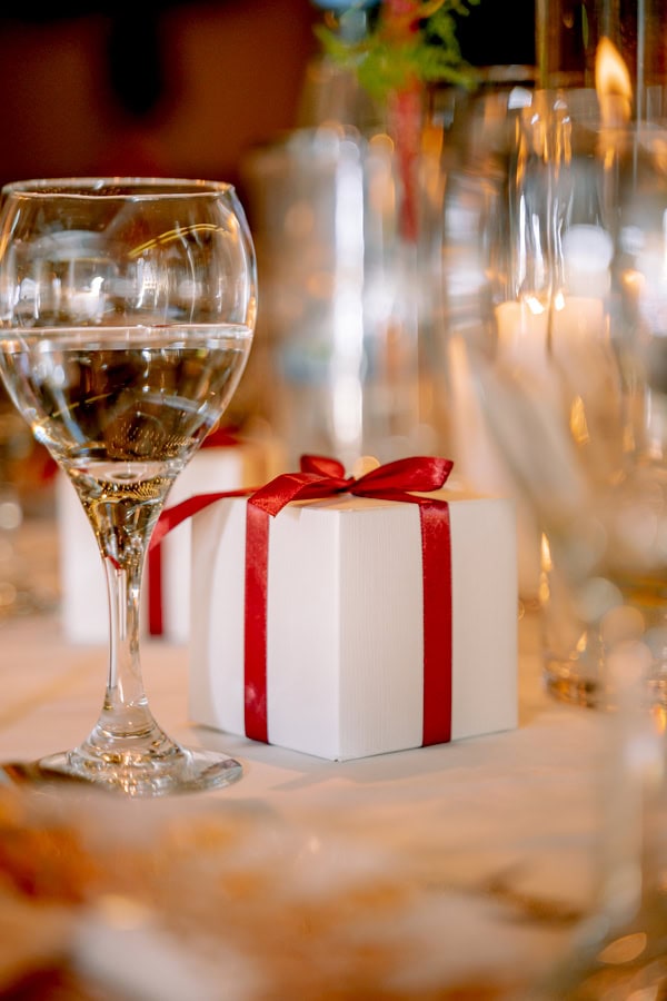 Romantic Spring Wedding In Nicosia With Red Tones And Stunning Decoration