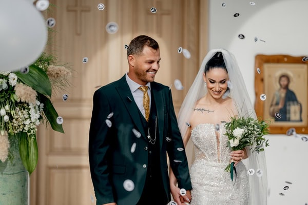 Ρομαντικός ανοιξιάτικος γάμος με λευκά λουλούδια και pampas grass στην Πάφο | Ισαβέλλα & Κωνσταντίνος