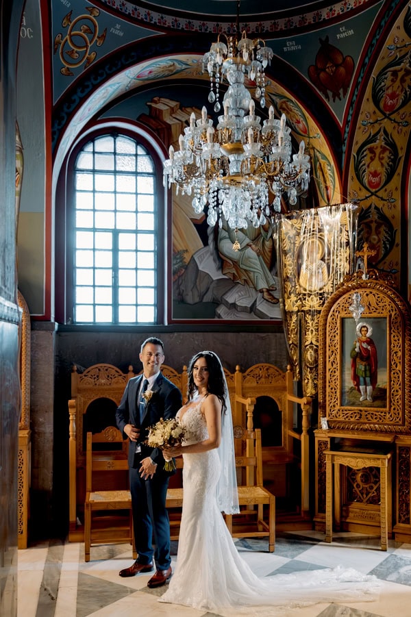 Romantic Wedding With White Flowers And Golden Details