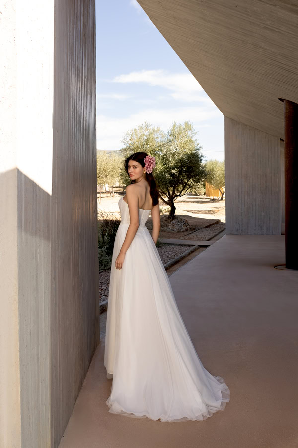 Stunning Oreosposa Designs By Demetrios For The Stylish Bride