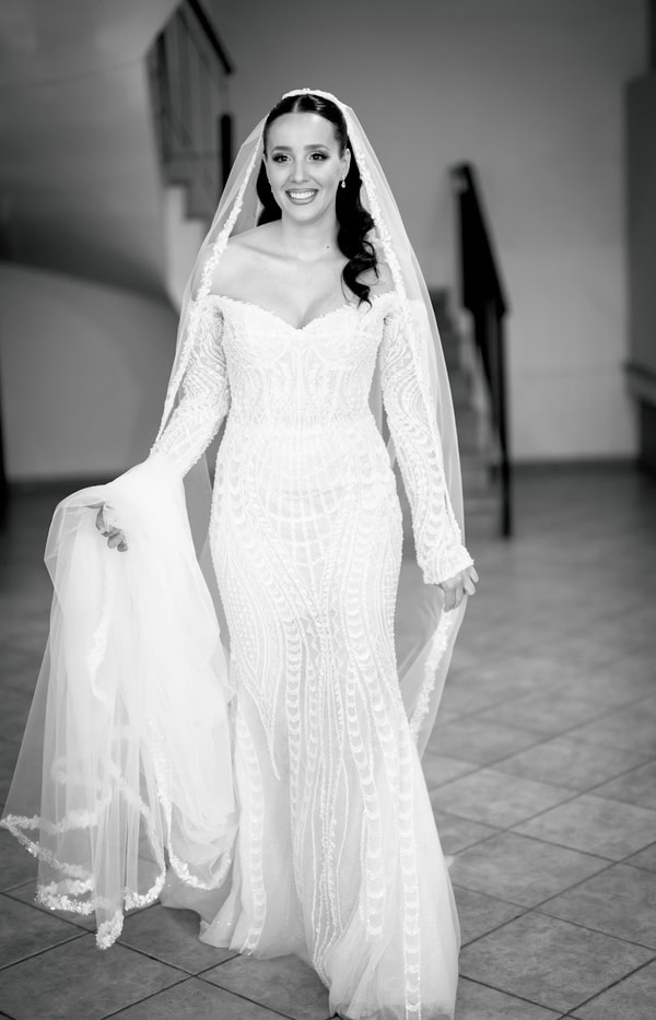 Summer Chic Wedding In White With Peonies And Golden Details