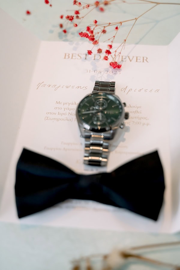 Summer Chic Wedding In White With Peonies And Golden Details