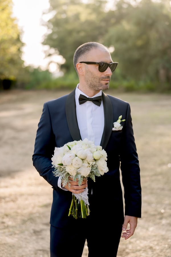 Summer Chic Wedding In White With Peonies And Golden Details