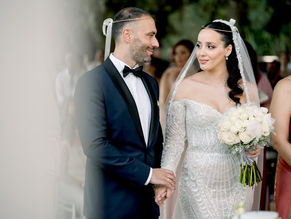 Summer Chic Wedding In White With Peonies And Golden Details