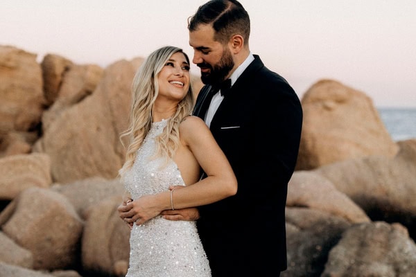 Καλοκαιρινός minimal chic γάμος με λευκές ορτανσίες και γυψοφίλη | Χριστίνα & Ανδρέας