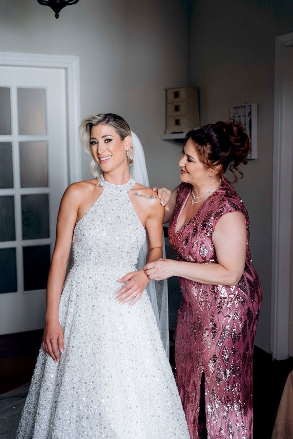 Summer Minimal Chic Wedding With White Hydrangeas And Babys Breath