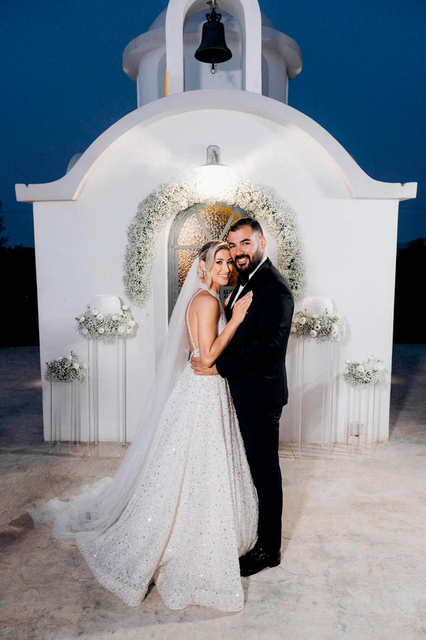 Summer Minimal Chic Wedding With White Hydrangeas And Babys Breath
