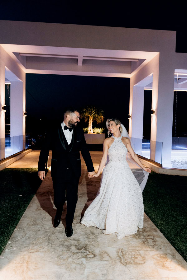Summer Minimal Chic Wedding With White Hydrangeas And Babys Breath