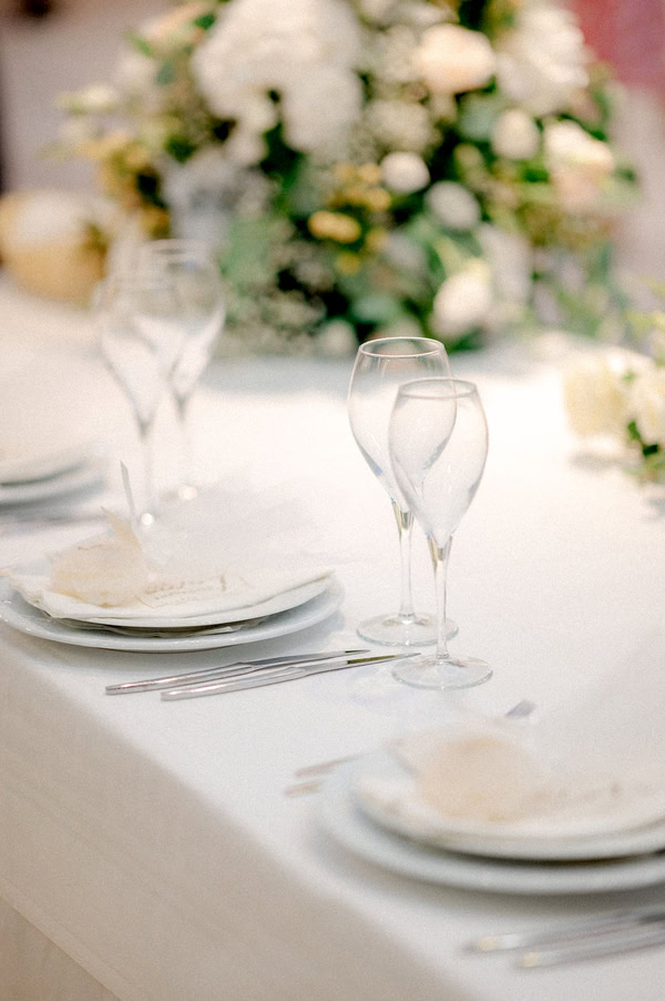 Summer Wedding In Agrinio With White Hydrangeas And Roses