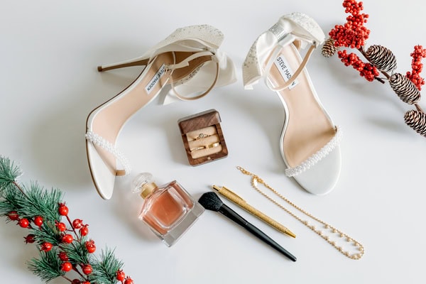 Winter Wedding With Christmas Glow