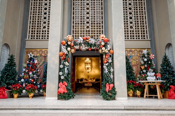 Winter Wedding With Christmas Glow