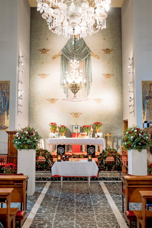 Winter Wedding With Christmas Glow