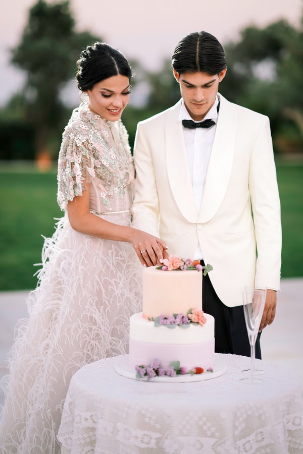 Romantic Wedding Editorial Filled With Soft Pastel Florals