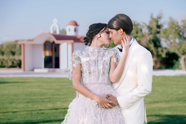 Romantic Wedding Editorial Filled With Soft Pastel Florals