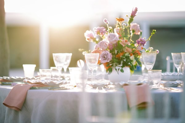 Romantic Wedding Editorial Filled With Soft Pastel Florals