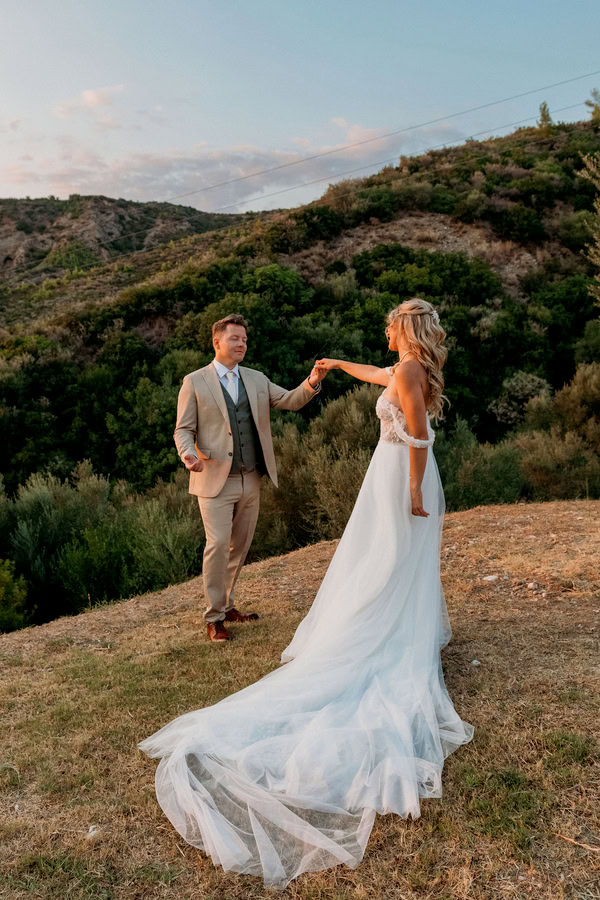 Summer Garden Style Wedding With Romantic Details