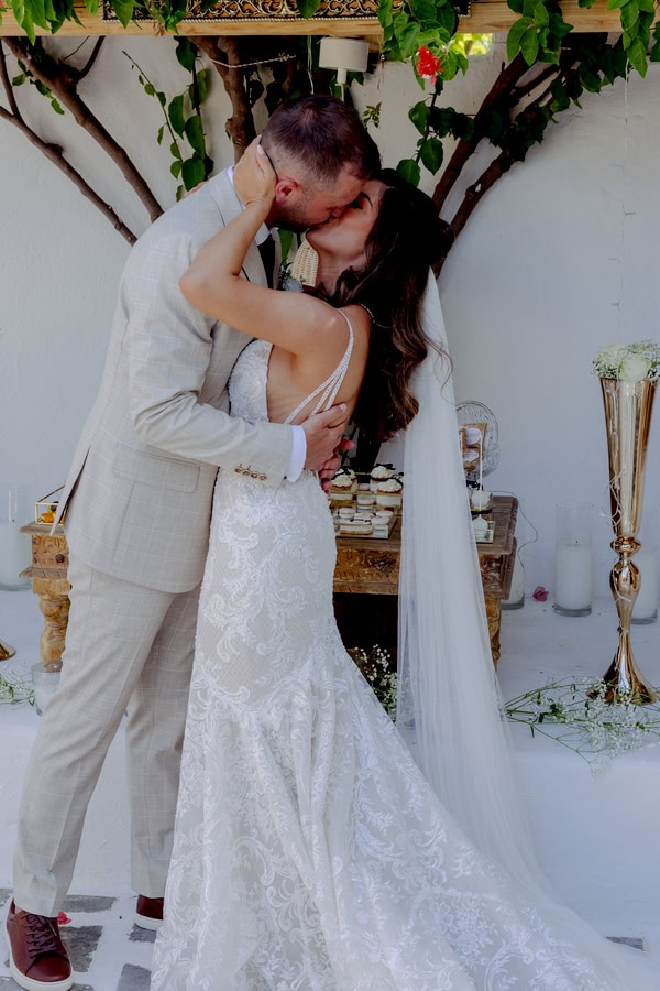 Summer Wedding Lythos White Flowers