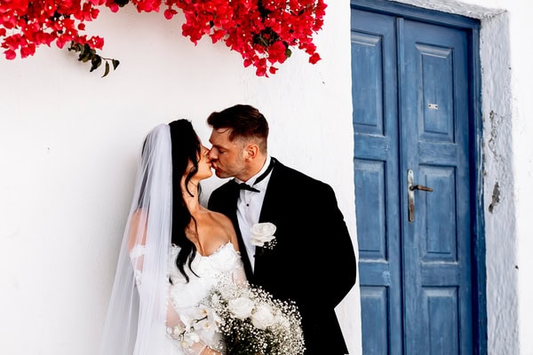 Πανέμορφος destination γάμος στη Σαντορίνη με θέα την καλντέρα | Kelci & Alex