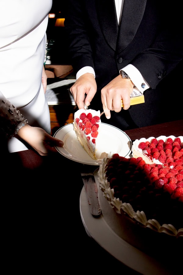 Chic Wedding Decor Ideas With Luxurious Details Bold Red Blooms