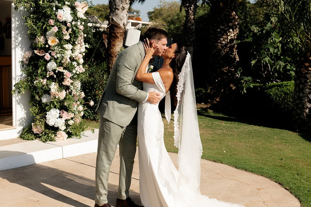 Elegant παραθαλάσσιος γάμος με τις πιο όμορφες λεπτομέρειες | Harriet & Simon