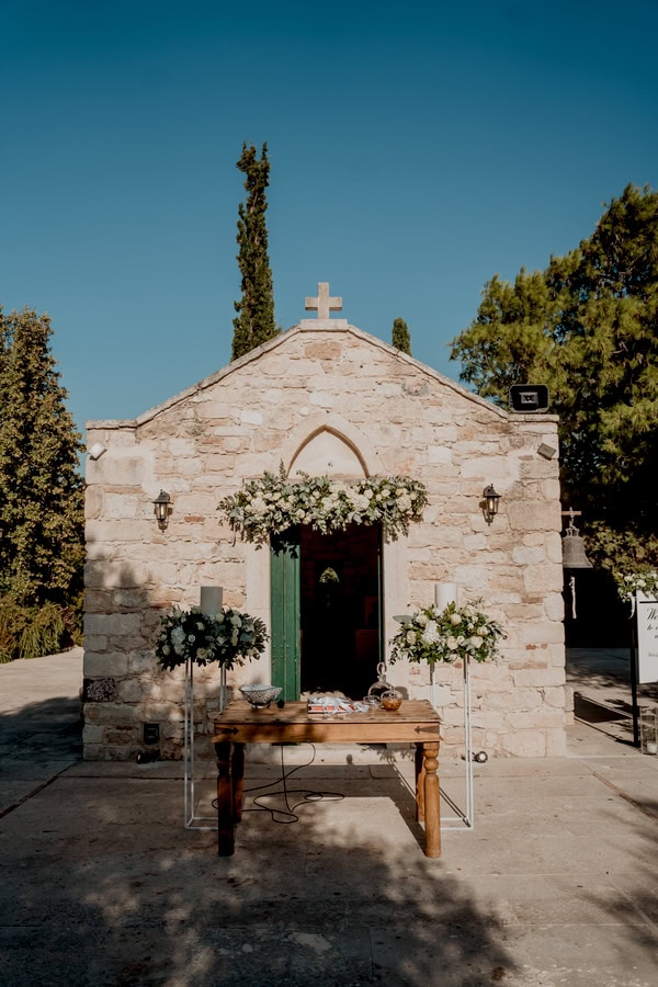 Romantic Chic Wedding Heraklio With White Flowers