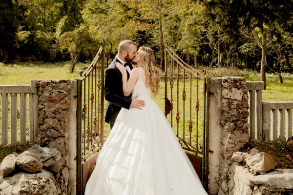 Ρομαντικός γάμος στη Δράμα με λευκά άνθη | Αφροδίτη & Θανάσης Ρομαντικός γάμος στη Δράμα με λευκά άνθη | Αφροδίτη & Θανάσης